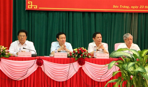 Đồng chí Vương Đình Huệ, Ủy viên Bộ Chính trị, Phó Thủ tướng Chính phủ, Trưởng Ban chỉ đạo Tây Nam Bộ dự và chủ trì Hội nghị chuyên đề công tác dân tộc, tôn giáo, an ninh quốc phòng trên địa bàn vùng Tây Nam Bộ tháng 8/2016. Ảnh: Trung Hiếu/TTXVN Đồng chí Vương Đình Huệ, Ủy viên Bộ Chính trị, Phó Thủ tướng Chính phủ, Trưởng Ban chỉ đạo Tây Nam Bộ dự và chủ trì Hội nghị chuyên đề công tác dân tộc, tôn giáo, an ninh quốc phòng trên địa bàn vùng Tây Nam Bộ tháng 8/2016. Ảnh: Trung Hiếu/TTXVN