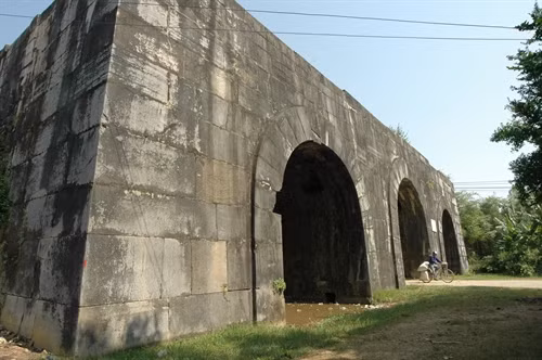 Cổng chính phía nam Thành nhà Hồ. Ảnh: Tiến Dũng - TTXVN