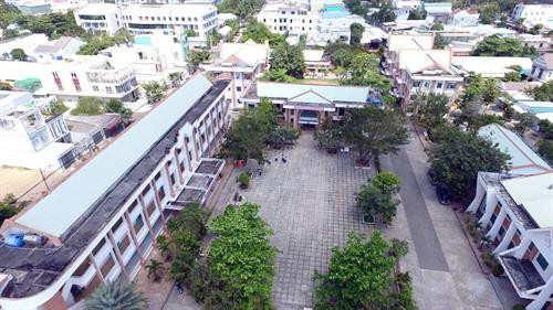 Toàn cảnh trường PTDTNT tỉnh Kiên Giang, ngôi trường phổ thông đầu tiên trên địa bàn tỉnh Kiên Giang đạt chuẩn quốc gia giai đoạn 2001-2010. Ảnh: Mạnh Linh