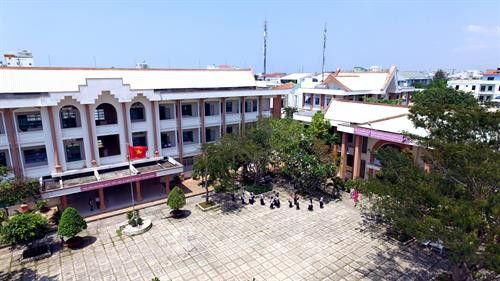 Toàn cảnh trường PTDTNT tỉnh Kiên Giang, ngôi trường phổ thông đầu tiên trên địa bàn tỉnh Kiên Giang đạt chuẩn quốc gia giai đoạn 2001-2010. Ảnh: Mạnh Linh