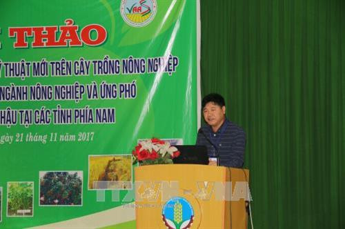 Ông Lê Quốc Thanh, Phó Giám đốc Viện Khoa học nông nghiệp Việt Nam, phát biểu tại Hội thảo. Ảnh: Minh Trí - TTXVN Ông Lê Quốc Thanh, Phó Giám đốc Viện Khoa học nông nghiệp Việt Nam, phát biểu tại Hội thảo. Ảnh: Minh Trí - TTXVN