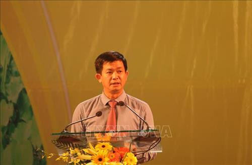 Thứ trưởng Bộ Văn hóa, Thể thao và Du lịch Lê Quang Tùng phát biểu khai mạc liên hoan. Ảnh: Bùi Giang-TTXVN