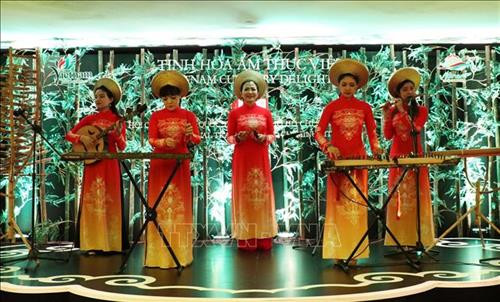 Chương trình âm nhạc truyền thống Việt Nam tại đêm Gala. Ảnh: Xuân Khu Chương trình âm nhạc truyền thống Việt Nam tại đêm Gala. Ảnh: Xuân Khu