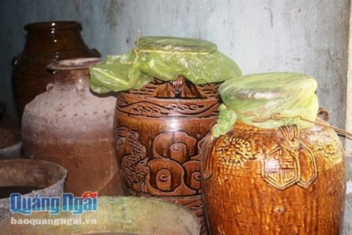 Xong xuôi các công đoạn, rượu cần sẽ được đem cất cẩn thận vào một góc trong nhà để ủ lên men. Đến khi nếp ngấm lá men, có mùi thật nồng là uống được. Với đồng bào Ca dong, rượu cần được lên men đúng 7 ngày mới đem ra uống. Xong xuôi các công đoạn, rượu cần sẽ được đem cất cẩn thận vào một góc trong nhà để ủ lên men. Đến khi nếp ngấm lá men, có mùi thật nồng là uống được. Với đồng bào Ca dong, rượu cần được lên men đúng 7 ngày mới đem ra uống.