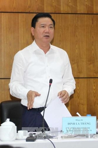 Đồng chí Đinh La Thăng, Bí thư Thành ủy Thành phố Hồ Chí Minh phát biểu tại buổi làm việc với Đảng ủy Khối các trường đại học, cao đẳng và trung cấp chuyên nghiệp tại Thành phố Hồ Chí Minh, ngày 21/2/2017. Ảnh: Thanh Vũ-TTXVN Đồng chí Đinh La Thăng, Bí thư Thành ủy Thành phố Hồ Chí Minh phát biểu tại buổi làm việc với Đảng ủy Khối các trường đại học, cao đẳng và trung cấp chuyên nghiệp tại Thành phố Hồ Chí Minh, ngày 21/2/2017. Ảnh: Thanh Vũ-TTXVN