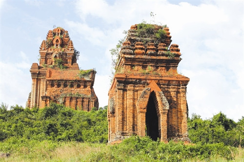 Một góc quần thể tháp Bánh Ít