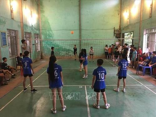 Sân bóng chuyền hơi cho thiếu nhi tại thị trấn Bắc Sơn (huyện Bắc Sơn) do đoàn viên thanh niên cải tạo từ nền sân nhà văn hóa. Ảnh: Ngọc Tùng – TTXVN Sân bóng chuyền hơi cho thiếu nhi tại thị trấn Bắc Sơn (huyện Bắc Sơn) do đoàn viên thanh niên cải tạo từ nền sân nhà văn hóa. Ảnh: Ngọc Tùng – TTXVN