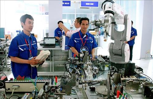 Xưởng thực hành tự động hóa với nhiều robot hiện đại tại Khu công nghệ cao Thành phố Hồ Chí Minh góp phần đào tạo nhân lực chất lượng cao cho Thành phố cũng như cả nước. Ảnh: Tiến Lực – TTXVN Xưởng thực hành tự động hóa với nhiều robot hiện đại tại Khu công nghệ cao Thành phố Hồ Chí Minh góp phần đào tạo nhân lực chất lượng cao cho Thành phố cũng như cả nước. Ảnh: Tiến Lực – TTXVN