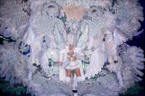 Một ứng viên tham gia thi chọn Nữ hoàng của Carnival Rio de Janeiro ngày 27/2/2019. Ảnh: AFP/TTXVN Những mô hình khổng lồ tham gia diễu hành tại lễ hội Carnival Rio de Janeiro ngày 1/3/2019. Ảnh: AFP/TTXVN Nghệ sĩ tham gia diễu hành tại lễ hội Carnival Rio de Janeiro. Ảnh: THX/TTXVN Các nghệ sĩ trình diễn tại lễ hội Carnival Rio de Janeiro ngày 2/3/2019. Ảnh: THX/TTXVN Một ứng viên tham gia thi chọn Nữ hoàng của Carnival Rio de Janeiro ngày 27/2/2019. Ảnh: AFP/TTXVN Những mô hình khổng lồ tham gia diễu hành tại lễ hội Carnival Rio de Janeiro ngày 1/3/2019. Ảnh: AFP/TTXVN Nghệ sĩ tham gia diễu hành tại lễ hội Carnival Rio de Janeiro. Ảnh: THX/TTXVN Các nghệ sĩ trình diễn tại lễ hội Carnival Rio de Janeiro ngày 2/3/2019. Ảnh: THX/TTXVN