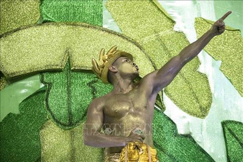 Một ứng viên tham gia thi chọn Nữ hoàng của Carnival Rio de Janeiro ngày 27/2/2019. Ảnh: AFP/TTXVN Những mô hình khổng lồ tham gia diễu hành tại lễ hội Carnival Rio de Janeiro ngày 1/3/2019. Ảnh: AFP/TTXVN Nghệ sĩ tham gia diễu hành tại lễ hội Carnival Rio de Janeiro. Ảnh: THX/TTXVN Các nghệ sĩ trình diễn tại lễ hội Carnival Rio de Janeiro ngày 2/3/2019. Ảnh: THX/TTXVN Một ứng viên tham gia thi chọn Nữ hoàng của Carnival Rio de Janeiro ngày 27/2/2019. Ảnh: AFP/TTXVN Những mô hình khổng lồ tham gia diễu hành tại lễ hội Carnival Rio de Janeiro ngày 1/3/2019. Ảnh: AFP/TTXVN Nghệ sĩ tham gia diễu hành tại lễ hội Carnival Rio de Janeiro. Ảnh: THX/TTXVN Các nghệ sĩ trình diễn tại lễ hội Carnival Rio de Janeiro ngày 2/3/2019. Ảnh: THX/TTXVN