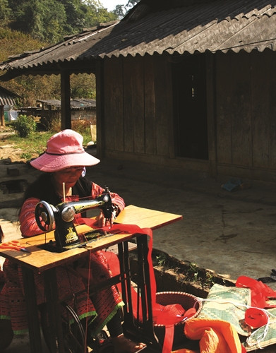 May quần áo mới để chơi Tết