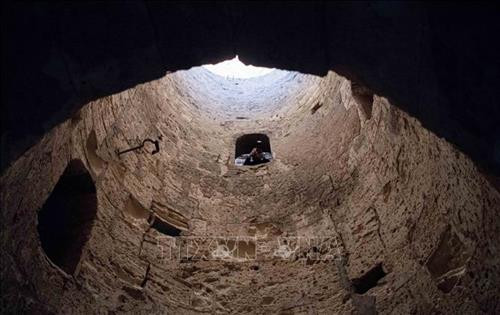 Bên trong khu hầm mộ cổ Kom al-Shoqafa ở Alexandria, phía bắc Ai Cập, ngày 3/3/2019. Ảnh: THX/ TTXVN Bên trong khu hầm mộ cổ Kom al-Shoqafa ở Alexandria, phía bắc Ai Cập, ngày 3/3/2019. Ảnh: THX/ TTXVN