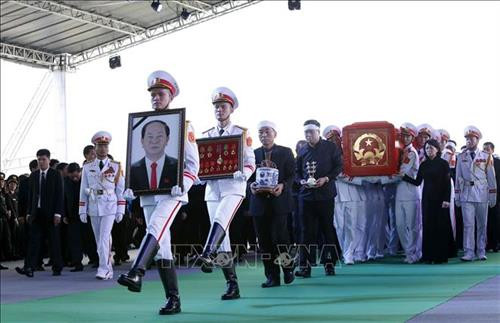 Linh cữu Chủ tịch nước Trần Đại Quang được đưa về nơi yên nghỉ cuối cùng tại quê hương ông - xã Quang Thiện, huyện Kim Sơn, tỉnh Ninh Bình. Ảnh: TTXVN Linh cữu Chủ tịch nước Trần Đại Quang được đưa về nơi yên nghỉ cuối cùng tại quê hương ông - xã Quang Thiện, huyện Kim Sơn, tỉnh Ninh Bình. Ảnh: TTXVN