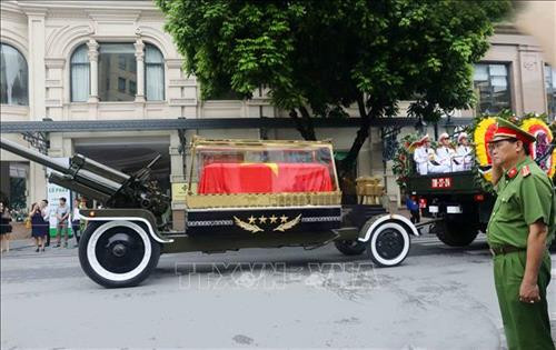 Đoàn xe tang Chủ tịch nước Trần Đại Quang di chuyển trên phố Tràng Tiền. Ảnh: Thanh Tùng-TTXVN Đoàn xe tang Chủ tịch nước Trần Đại Quang di chuyển trên phố Tràng Tiền. Ảnh: Thanh Tùng-TTXVN