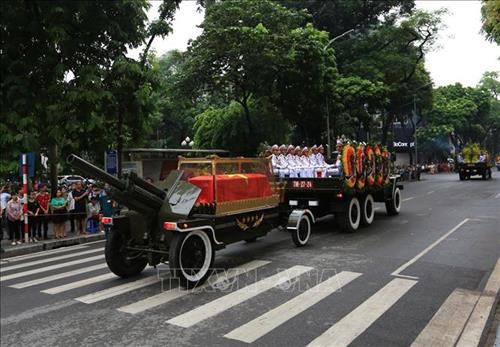Đoàn xe tang Chủ tịch nước Trần Đại Quang di chuyển trên phố Lê Thánh Tông (Hà Nội). Ảnh: Ngọc Hà - TTXVN Đoàn xe tang Chủ tịch nước Trần Đại Quang di chuyển trên phố Lê Thánh Tông (Hà Nội). Ảnh: Ngọc Hà - TTXVN