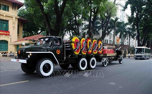 Đoàn xe tang Chủ tịch nước Trần Đại Quang di chuyển trên phố Hoàng Văn Thụ. Ảnh: TTXVN Đoàn xe tang Chủ tịch nước Trần Đại Quang di chuyển trên phố Hoàng Văn Thụ. Ảnh: TTXVN