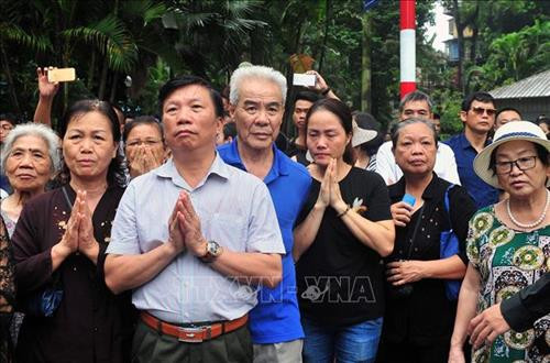 Nhân dân Thủ đô xúc động đưa tiễn Chủ tịch nước Trần Đại Quang. Ảnh: Nguyễn Khang - TTXVN Nhân dân Thủ đô xúc động đưa tiễn Chủ tịch nước Trần Đại Quang. Ảnh: Nguyễn Khang - TTXVN