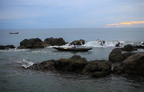 Bãi biển Hàm Rồng có phong cảnh đẹp như tranh thủy mạc Bãi biển Hàm Rồng có phong cảnh đẹp như tranh thủy mạc