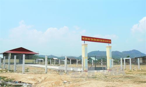 Nhà sinh hoạt cộng đồng tại khu tái định cư buôn H’Lang, xã Chư RCăm, huyện Krông Pa (Gia Lai). Ảnh: Hoài Nam-TTXVN Nhà sinh hoạt cộng đồng tại khu tái định cư buôn H’Lang, xã Chư RCăm, huyện Krông Pa (Gia Lai). Ảnh: Hoài Nam-TTXVN