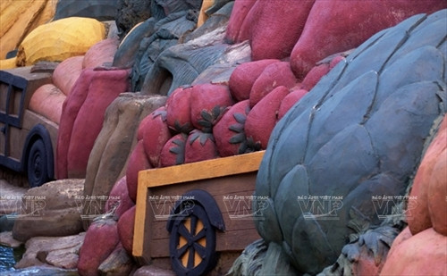 Trái cây Đà Lạt trong Đường hầm đất sét.