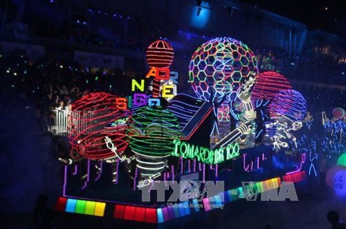 Các đoàn tham gia lễ diễu hành