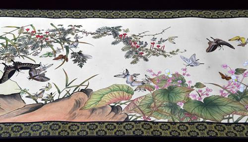 Một tác phẩm tranh thêu bằng tóc được giới thiệu tại Nam Trường, tỉnh Giang Tô, Trung Quốc ngày 13/4. THX/TTXVN Một tác phẩm tranh thêu bằng tóc được giới thiệu tại Nam Trường, tỉnh Giang Tô, Trung Quốc ngày 13/4. THX/TTXVN