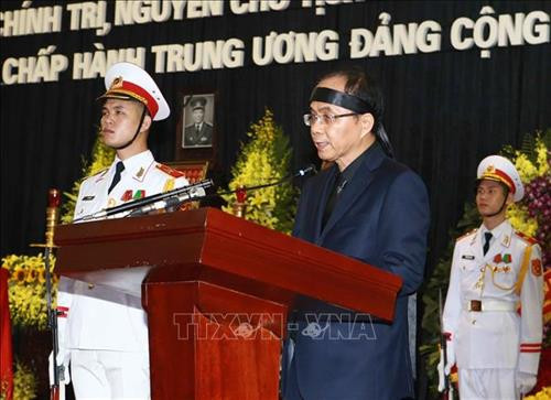 Đại diện gia đình nguyên Chủ tịch nước, Đại tướng Lê Đức Anh phát biểu cảm ơn, đáp từ tại Lễ truy điệu. Ảnh: Doãn Tấn - TTXVN