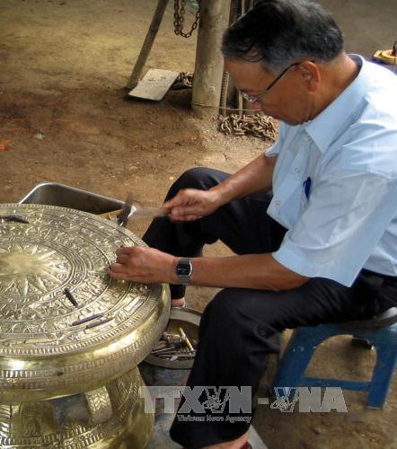 Nghệ nhân Nguyễn Văn Thuận - "Bàn tay vàng" nghề đúc đồng xứ Huế ảnh 2