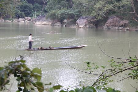 Vẻ đẹp của thuyền độc mộc giữa Hồ Ba Bể. Ảnh: baotintuc.vn Vẻ đẹp của thuyền độc mộc giữa Hồ Ba Bể. Ảnh: baotintuc.vn