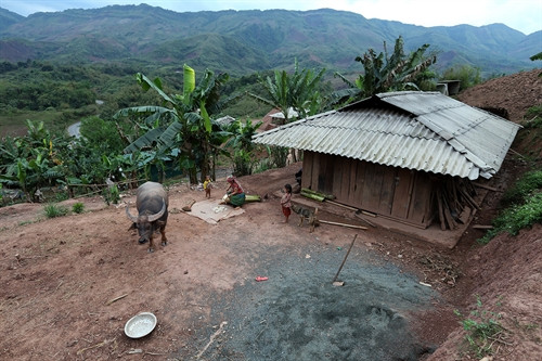 Một hộ dân tại bản Huổi Ban, xã Mường Nhé, huyện Mường Nhé