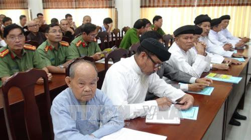 Đại biểu các Tôn giáo tham dự hội nghị. Ảnh: Đoàn Hữu Trung – TTXVN Đại biểu các Tôn giáo tham dự hội nghị. Ảnh: Đoàn Hữu Trung – TTXVN