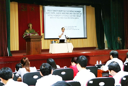 Chủ tịch Uỷ ban Trung ương Mặt trận Tổ quốc Việt Nam Nguyễn Thiện Nhân phát biểu tại lớp bồi dưỡng nghiệp vụ công tác Mặt trận khóa 4. Ảnh: Nguyễn Dân-TTXVN