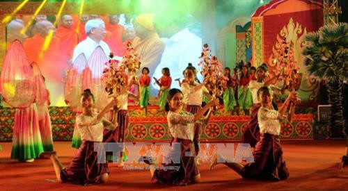 Múa mừng Lúa mới. Ảnh: Trung Hiếu – TTXVN