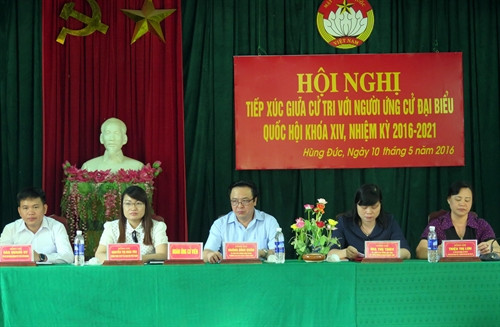 Các ứng cử viên đại biểu Quốc hội khóa XIV, đơn vị bầu cử số 2, tỉnh Tuyên Quang tiếp xúc cử tri. Ảnh: TTXVN Các ứng cử viên đại biểu Quốc hội khóa XIV, đơn vị bầu cử số 2, tỉnh Tuyên Quang tiếp xúc cử tri. Ảnh: TTXVN