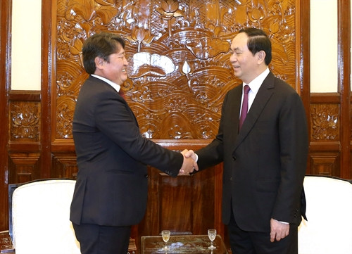 Chiều 24/10/2016, tại Phủ Chủ tịch, Chủ tịch nước Trần Đại Quang tiếp ông Shuichi Abe, Thống đốc tỉnh Nagano (Nhật Bản) sang thăm và làm việc tại Việt Nam. Ảnh: Nhan Sáng-TTXVN