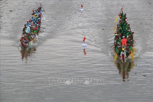 Các đội trên đường đua. Ảnh: Duy Khương - TTXVN