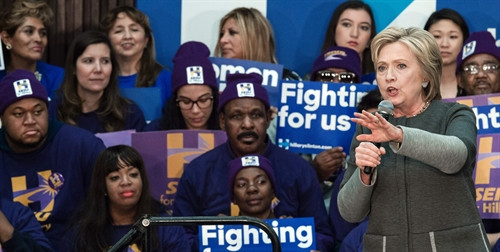 Ứng cử viên tiềm năng của đảng Dân chủ Hillary Clinton trong chiến dịch vận động tranh cử tại Fairfax, Virginia, ngày 29/2. AFP/TTXVN