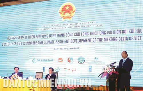 Thủ tướng Nguyễn Xuân Phúc phát biểu tại Hội nghị về phát triển bền vững Đồng bằng sông Cửu Long thích ứng với biến đổi khí hậu