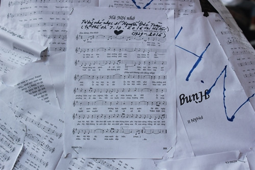 ...được lấy cảm hứng từ các ca khúc về Hà Nội theo năm tháng.