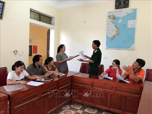 Sinh hoạt câu lạc bộ dân ca ví, giặm xã Vân Diên, huyện Nam Đàn, tỉnh Nghệ An. Ảnh: Bích Huệ - TTXVN Sinh hoạt câu lạc bộ dân ca ví, giặm xã Vân Diên, huyện Nam Đàn, tỉnh Nghệ An. Ảnh: Bích Huệ - TTXVN