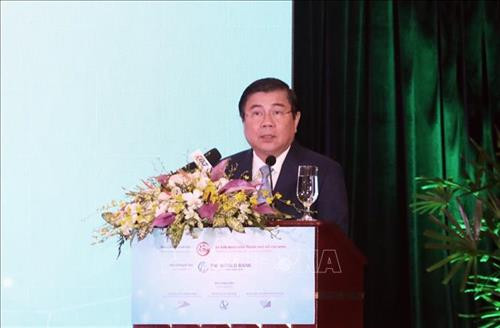 Ông Nguyễn Thành Phong, Chủ tịch UBND Thành phố Hồ Chí Minh phát biểu khai mạc Hội thảo. Ảnh: Xuân Khu-TTXVN.