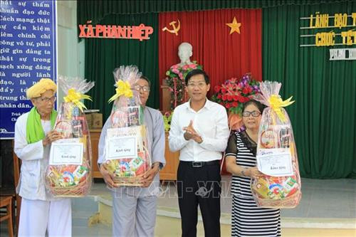 Lãnh đạo tỉnh Bình Thuận chúc Tết Katê của đồng bào Chăm theo đạo Bà-la-môn ảnh 1 Lãnh đạo tỉnh Bình Thuận chúc Tết Katê của đồng bào Chăm theo đạo Bà-la-môn ảnh 1