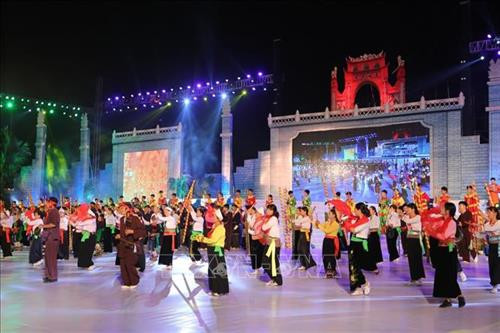 Tiết mục nghệ thuật chào mừng khai mạc Lễ hội Đền Hùng 2019. Ảnh: Thành Đạt - TTXVN Tiết mục trình diễn đường phố chào mừng khai mạc Lễ hội Đền Hùng 2019. Ảnh: Thành Đạt - TTXVN Tiết mục nghệ thuật chào mừng khai mạc Lễ hội Đền Hùng 2019. Ảnh: Thành Đạt - TTXVN Tiết mục trình diễn đường phố chào mừng khai mạc Lễ hội Đền Hùng 2019. Ảnh: Thành Đạt - TTXVN