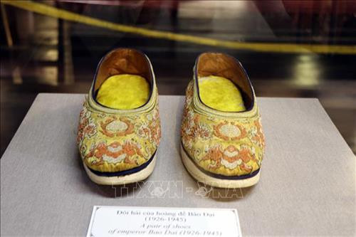 Đôi hài của vua Bảo Đại. Ảnh: Đỗ Trưởng - TTXVN