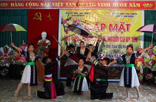 Tiết mục văn nghệ của đồng bào dân tộc Mông