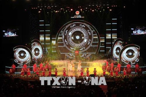 Chương trình nghệ thuật Xuân quê hương 2018. Ảnh: Nhan Sáng -TTXVN Chương trình nghệ thuật Xuân quê hương 2018. Ảnh: Nhan Sáng -TTXVN