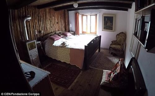 Bên trong một căn phòng ở làng Corippo. Bên trong một căn phòng ở làng Corippo.