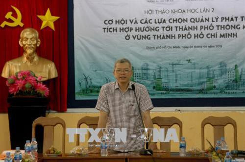 Phó Viện trưởng Viện Nghiên cứu Phát triển Thành phố Hồ Chí Minh Nguyễn Văn Trình chia sẻ thông tin về Đề án xây dựng Thành phố Hồ Chí Minh trở thành đô thị thông minh. Ảnh: Tiến Lực – TTXVN Phó Viện trưởng Viện Nghiên cứu Phát triển Thành phố Hồ Chí Minh Nguyễn Văn Trình chia sẻ thông tin về Đề án xây dựng Thành phố Hồ Chí Minh trở thành đô thị thông minh. Ảnh: Tiến Lực – TTXVN