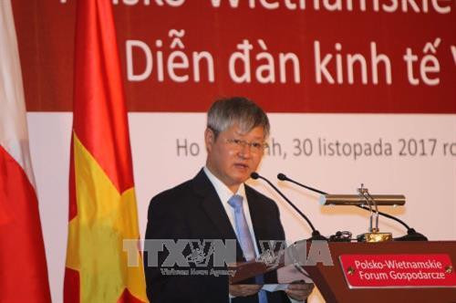 Phó Chủ tịch Phòng Thương mại và Công nghiệp Việt Nam Võ Tân Thành phát biểu tại diễn đàn. Ảnh: Thanh Vũ-TTXVN