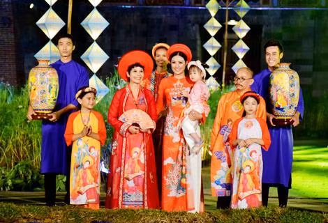 Lễ hội áo dài năm nay có sự tham gia của nhiều người mẫu và nhà thiết kế nổi tiếng. Ảnh: thuathienhue.gov.vn